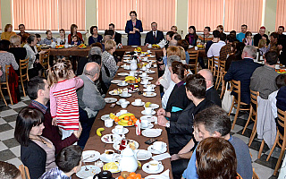 Premier Ewa Kopacz u repatriantów z Donbasu